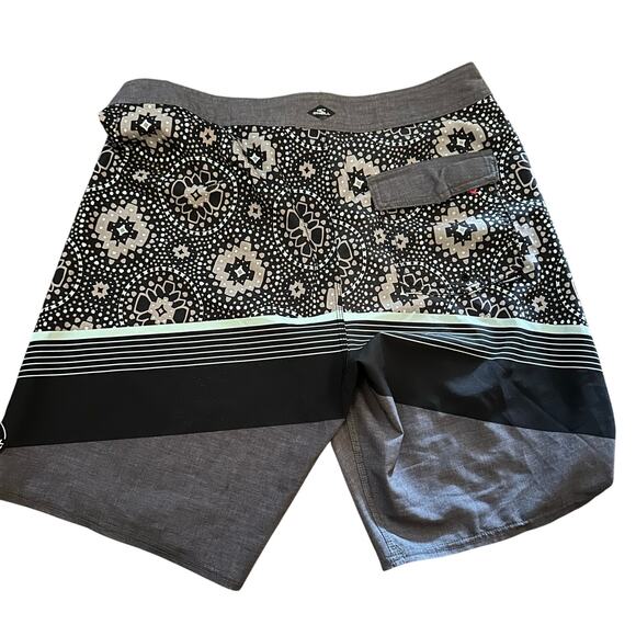 O'Neill Hyperfreak Geometric Gray Black Board Shorts, Size 32 - Picture 2 of 4